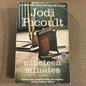 Nineteen Minutes by Jodi Picoult Paperback Book